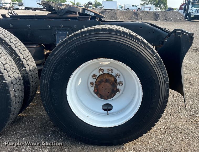 image for item EG0775 1989 Peterbilt  378 semi truck