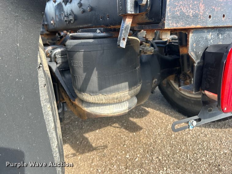 image for item EG0775 1989 Peterbilt  378 semi truck