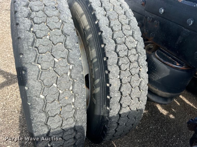 image for item EG0775 1989 Peterbilt  378 semi truck