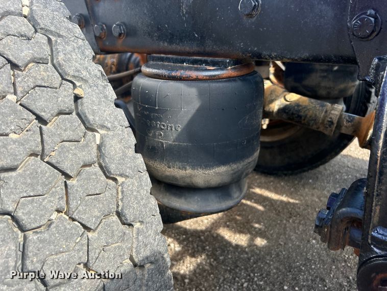 image for item EG0775 1989 Peterbilt  378 semi truck