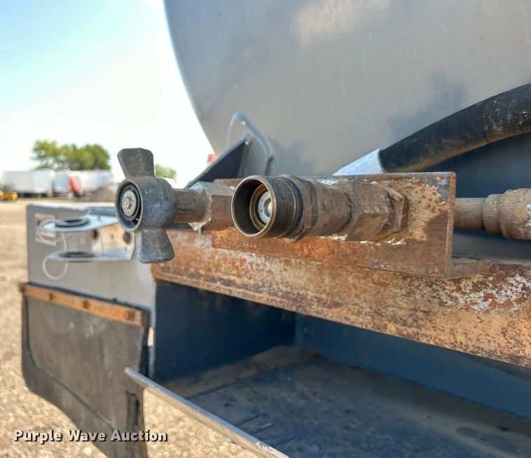 image for item EG0777 2012 Dragon Products LTD vacuum trailer