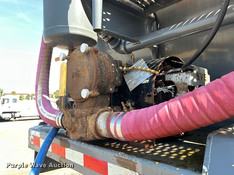 image for item EG0777 2012 Dragon Products LTD vacuum trailer