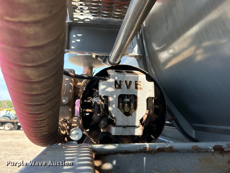 image for item EG0777 2012 Dragon Products LTD vacuum trailer