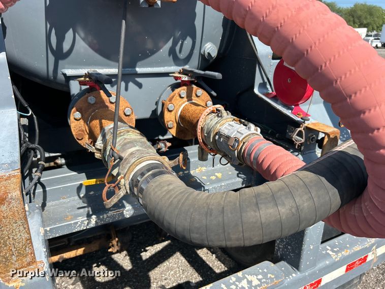 image for item EG0777 2012 Dragon Products LTD vacuum trailer