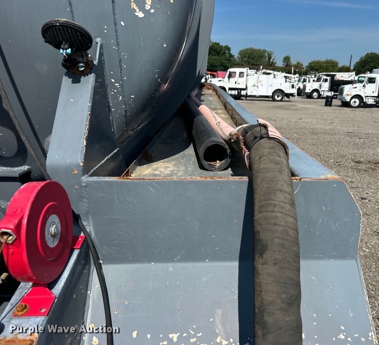 image for item EG0777 2012 Dragon Products LTD vacuum trailer