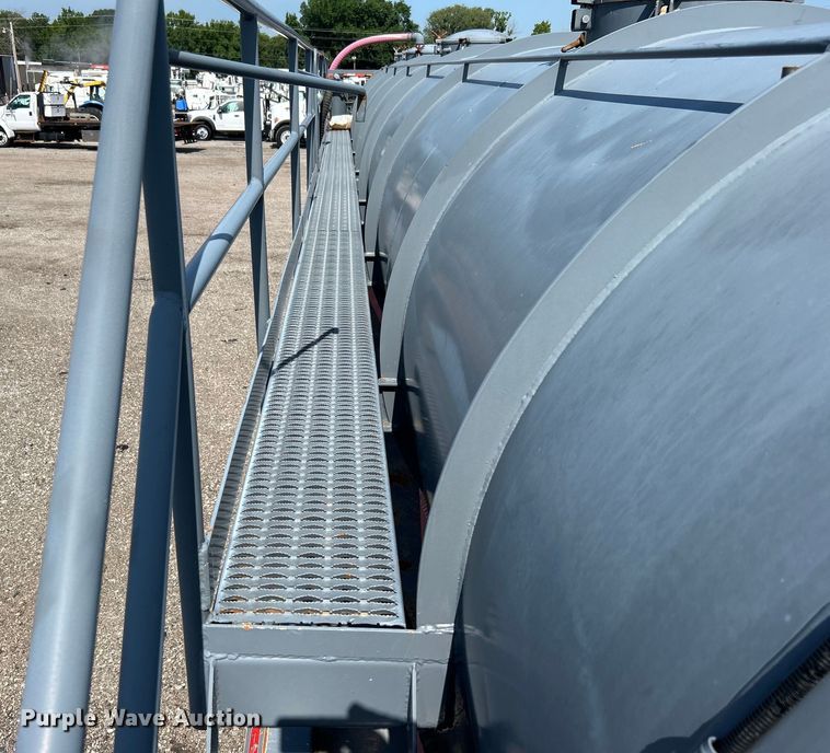 image for item EG0777 2012 Dragon Products LTD vacuum trailer