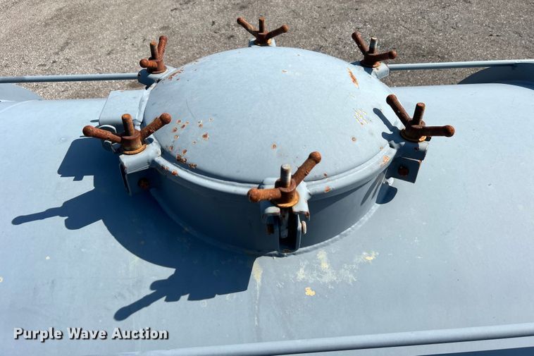 image for item EG0777 2012 Dragon Products LTD vacuum trailer