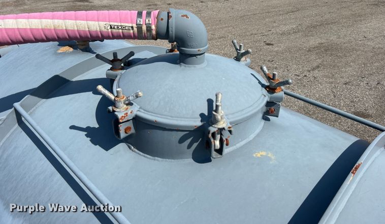 image for item EG0777 2012 Dragon Products LTD vacuum trailer