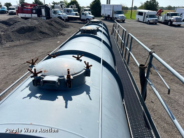 image for item EG0777 2012 Dragon Products LTD vacuum trailer