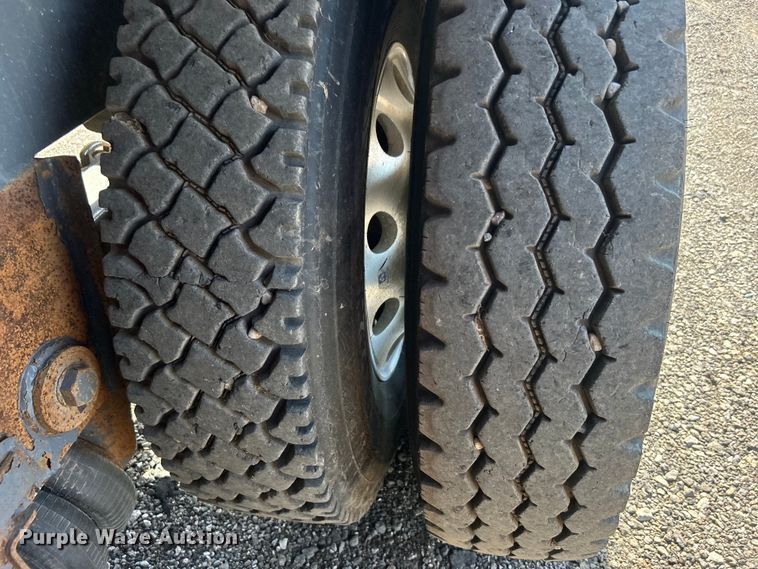 image for item EG0777 2012 Dragon Products LTD vacuum trailer