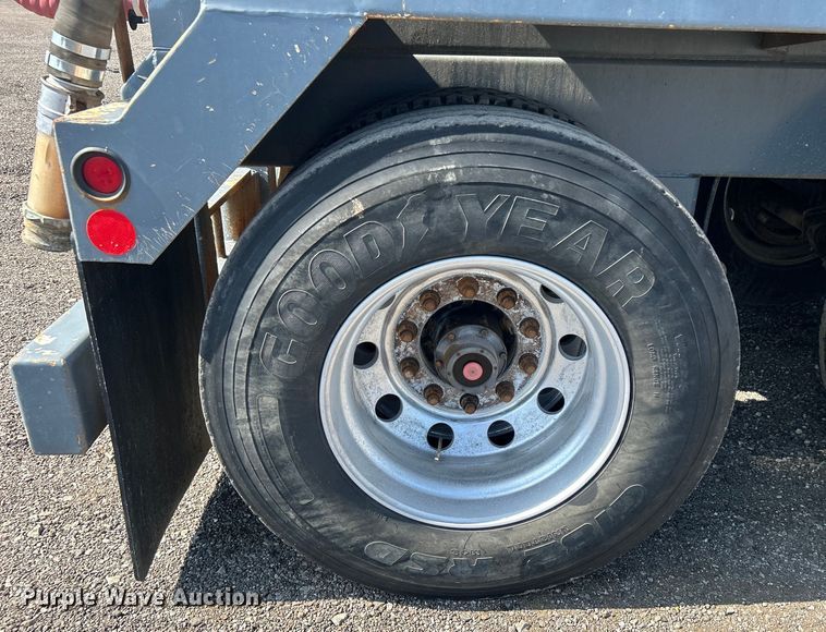 image for item EG0777 2012 Dragon Products LTD vacuum trailer