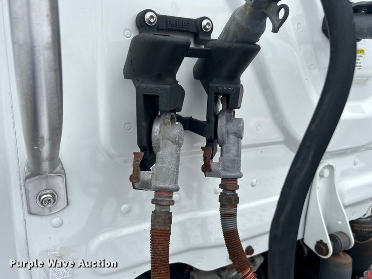 image for item EG1530 2011 Freightliner Cascadia 132 semi truck