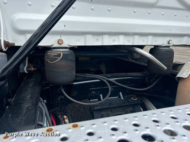 image for item EG1530 2011 Freightliner Cascadia 132 semi truck