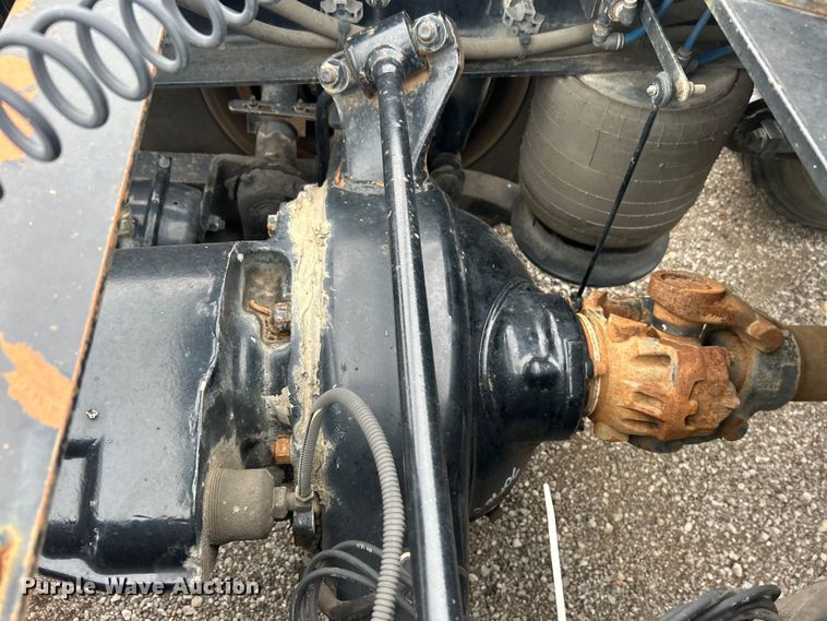 image for item EG1530 2011 Freightliner Cascadia 132 semi truck