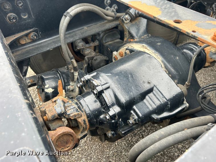 image for item EG1530 2011 Freightliner Cascadia 132 semi truck