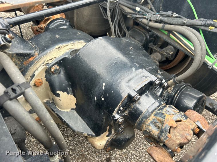 image for item EG1530 2011 Freightliner Cascadia 132 semi truck