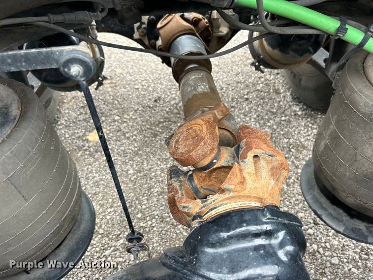 image for item EG1530 2011 Freightliner Cascadia 132 semi truck