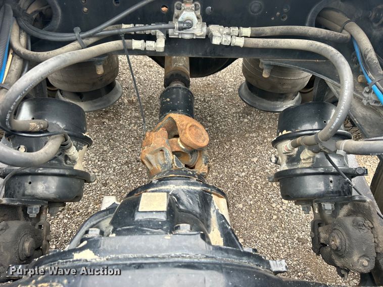 image for item EG1530 2011 Freightliner Cascadia 132 semi truck