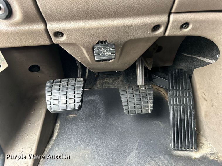 image for item EG1530 2011 Freightliner Cascadia 132 semi truck