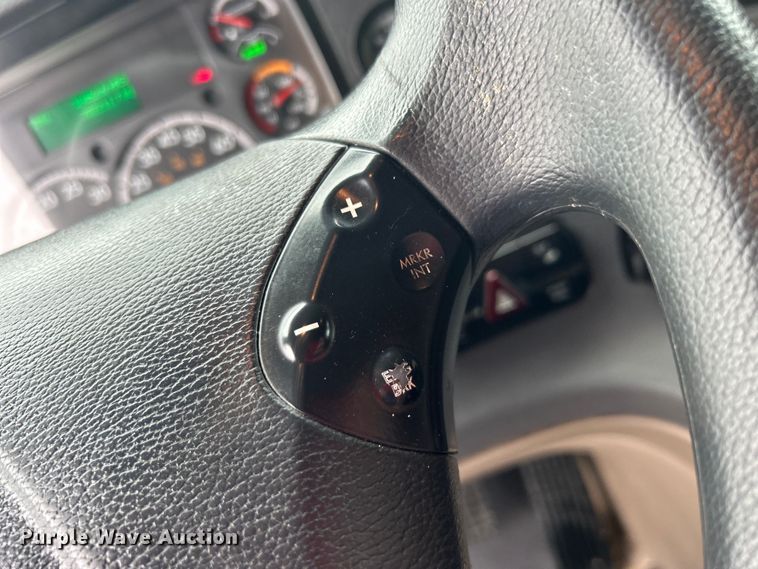 image for item EG1530 2011 Freightliner Cascadia 132 semi truck