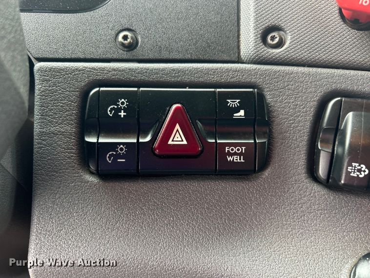 image for item EG1530 2011 Freightliner Cascadia 132 semi truck