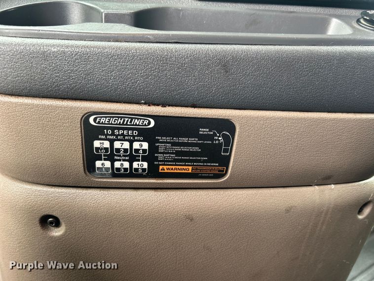 image for item EG1530 2011 Freightliner Cascadia 132 semi truck