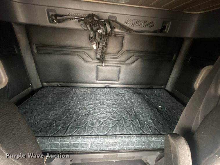 image for item EG1530 2011 Freightliner Cascadia 132 semi truck