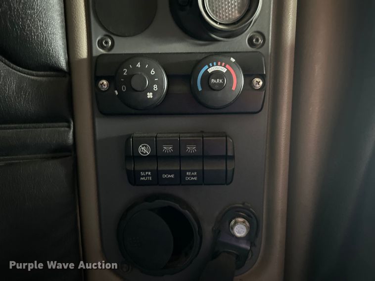 image for item EG1530 2011 Freightliner Cascadia 132 semi truck