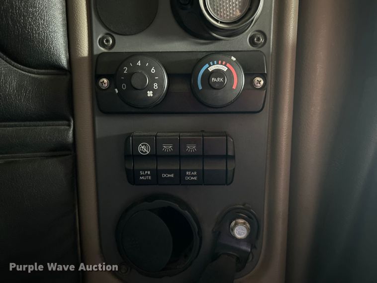 image for item EG1530 2011 Freightliner Cascadia 132 semi truck