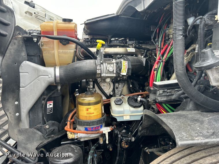 image for item EG1530 2011 Freightliner Cascadia 132 semi truck