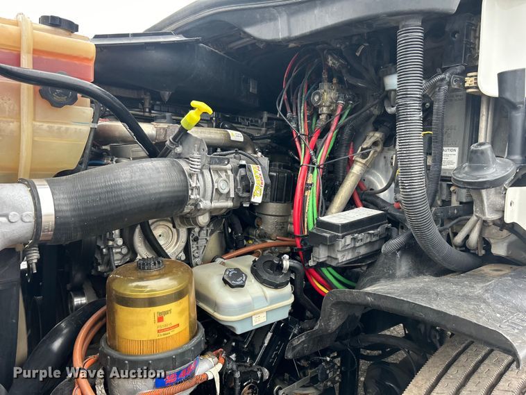 image for item EG1530 2011 Freightliner Cascadia 132 semi truck