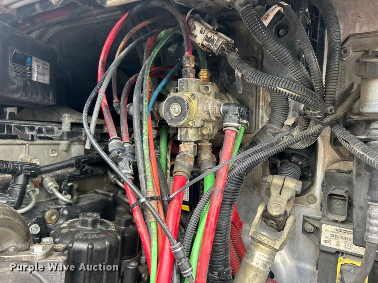 image for item EG1530 2011 Freightliner Cascadia 132 semi truck