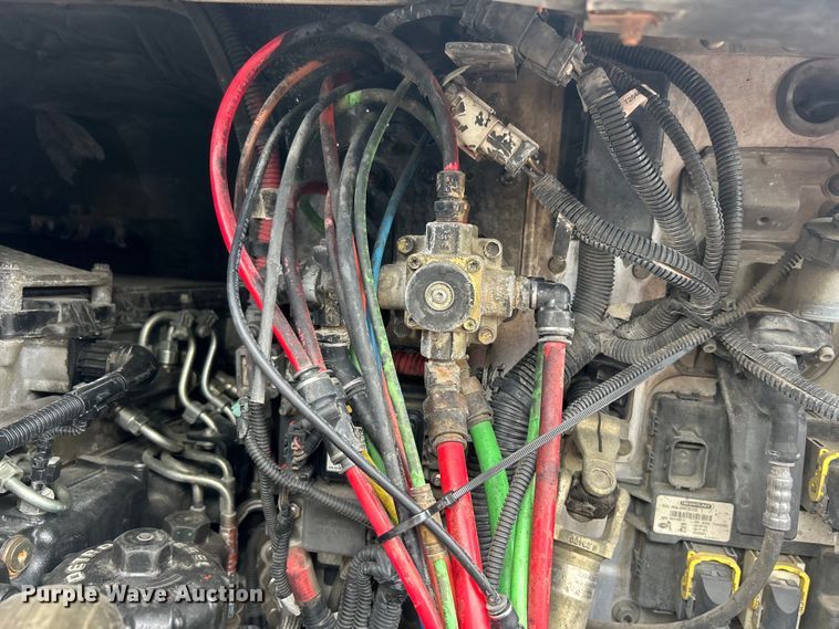 image for item EG1530 2011 Freightliner Cascadia 132 semi truck