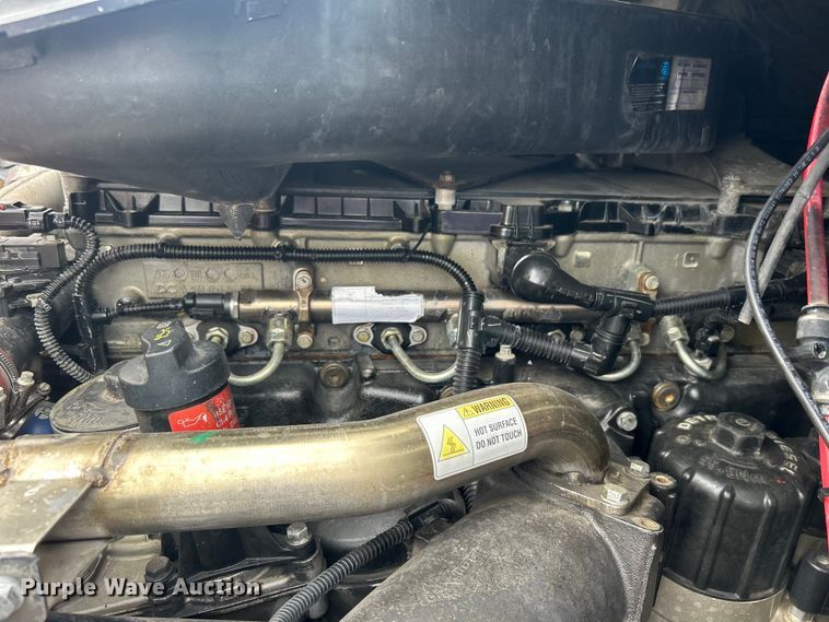 image for item EG1530 2011 Freightliner Cascadia 132 semi truck