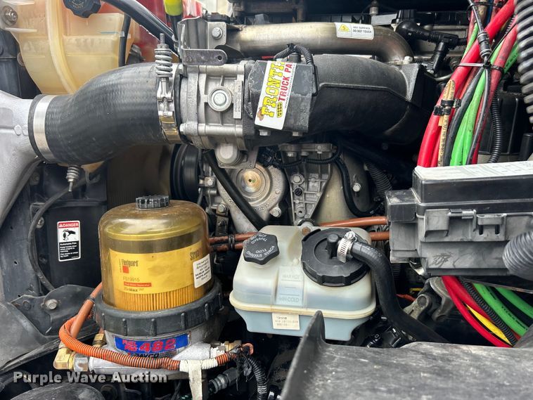 image for item EG1530 2011 Freightliner Cascadia 132 semi truck