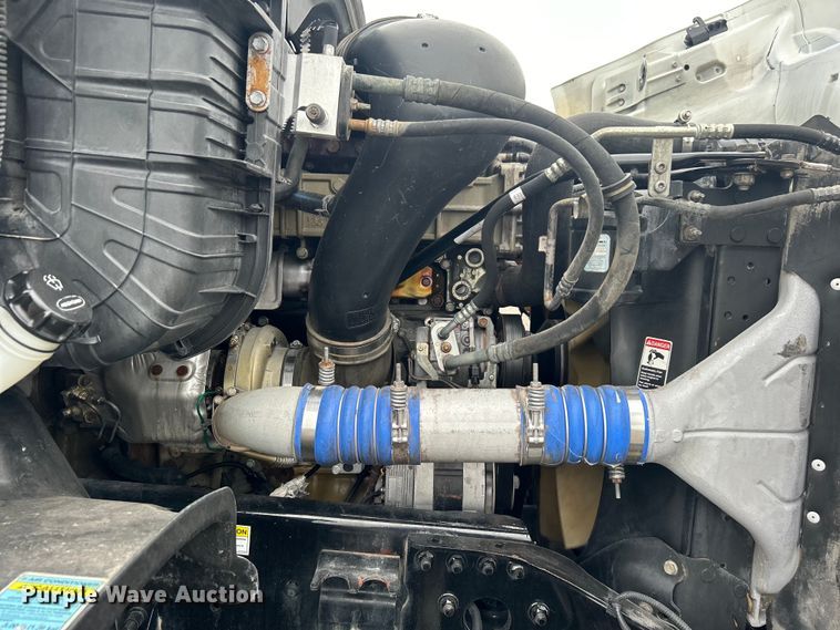 image for item EG1530 2011 Freightliner Cascadia 132 semi truck