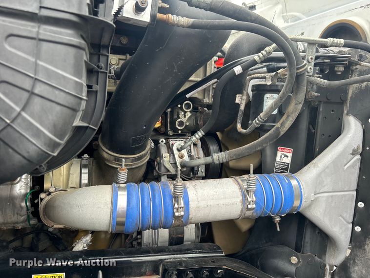 image for item EG1530 2011 Freightliner Cascadia 132 semi truck