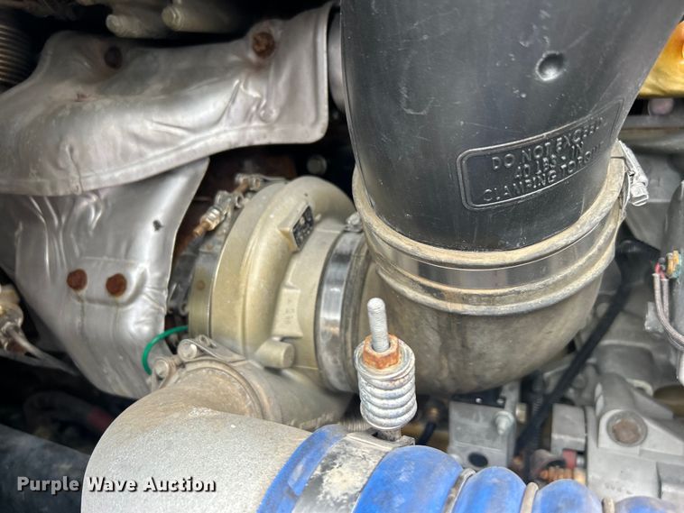 image for item EG1530 2011 Freightliner Cascadia 132 semi truck