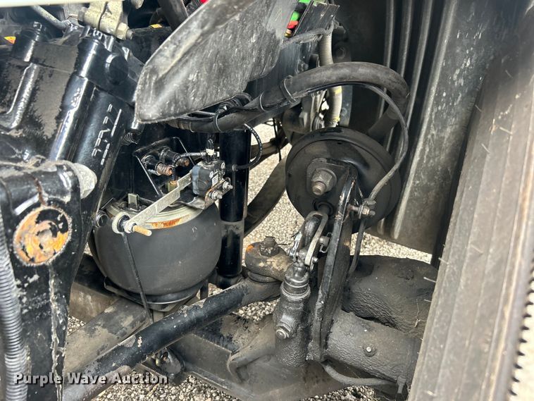 image for item EG1530 2011 Freightliner Cascadia 132 semi truck