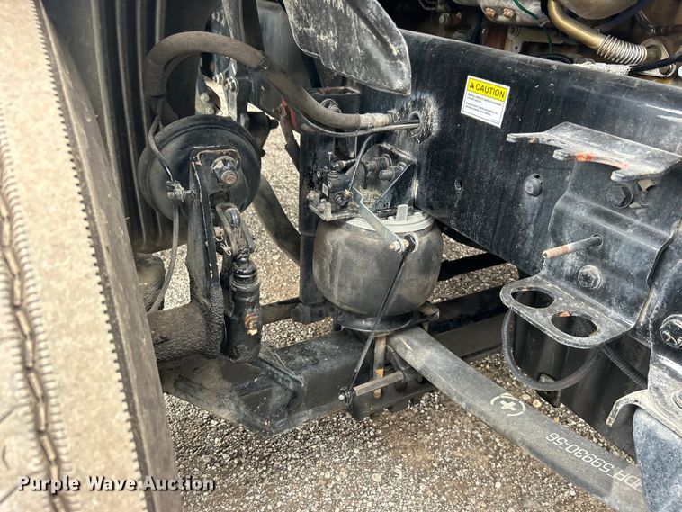 image for item EG1530 2011 Freightliner Cascadia 132 semi truck