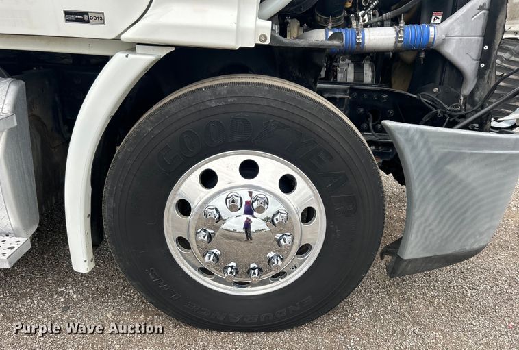 image for item EG1530 2011 Freightliner Cascadia 132 semi truck