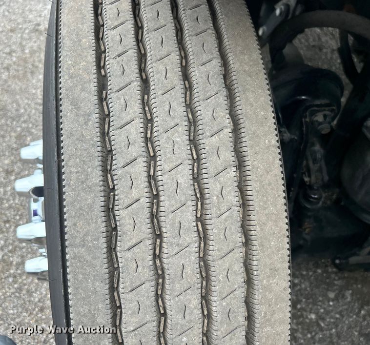 image for item EG1530 2011 Freightliner Cascadia 132 semi truck