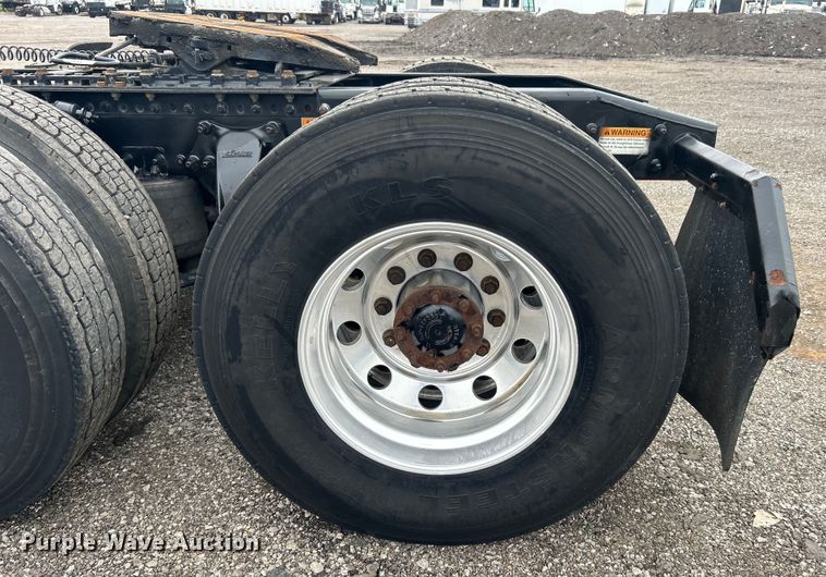 image for item EG1530 2011 Freightliner Cascadia 132 semi truck