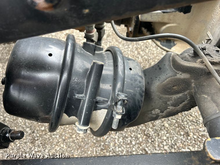 image for item EG1530 2011 Freightliner Cascadia 132 semi truck