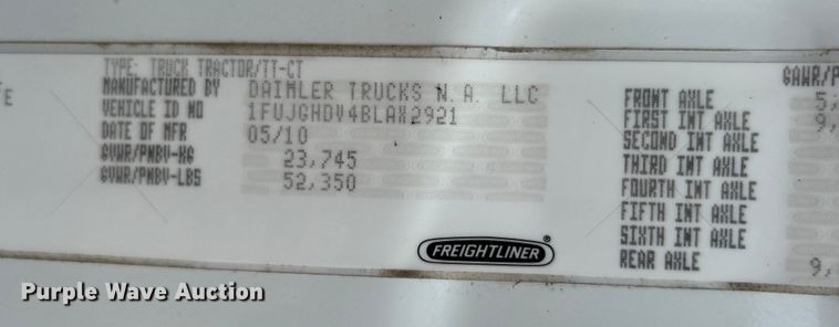 image for item EG1530 2011 Freightliner Cascadia 132 semi truck