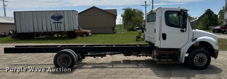 image for item EJ2684 2017 Freightliner  Business Class M2 truck cab and chassis