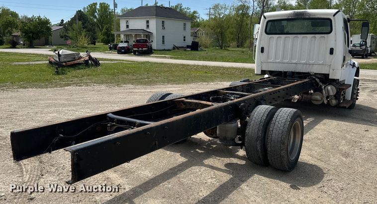 image for item EJ2684 2017 Freightliner  Business Class M2 truck cab and chassis