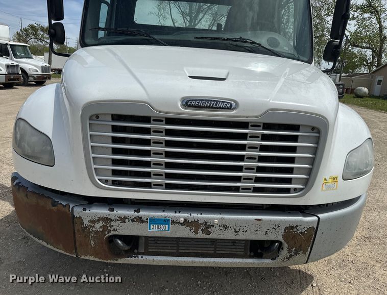 image for item EJ2684 2017 Freightliner  Business Class M2 truck cab and chassis