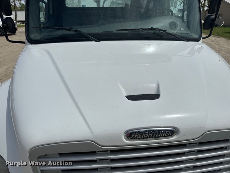image for item EJ2684 2017 Freightliner  Business Class M2 truck cab and chassis