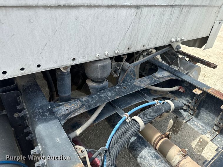 image for item EJ2684 2017 Freightliner  Business Class M2 truck cab and chassis